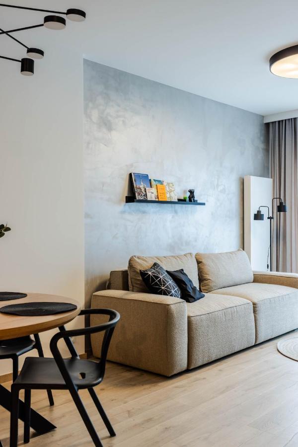 Klimatyzowany Apartament Very Berry Z Parkingiem W Poznaniu By Noclegi Renters エクステリア 写真