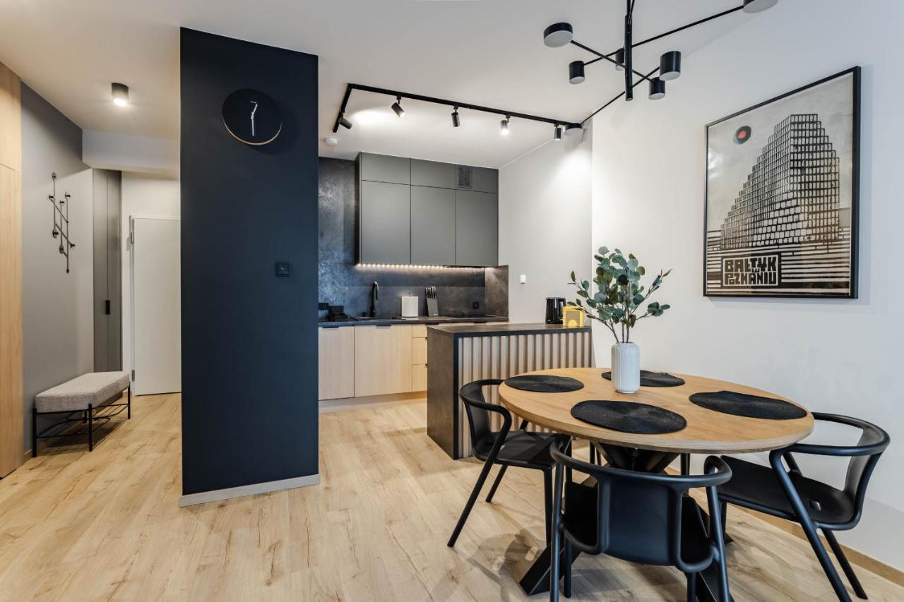Klimatyzowany Apartament Very Berry Z Parkingiem W Poznaniu By Noclegi Renters エクステリア 写真