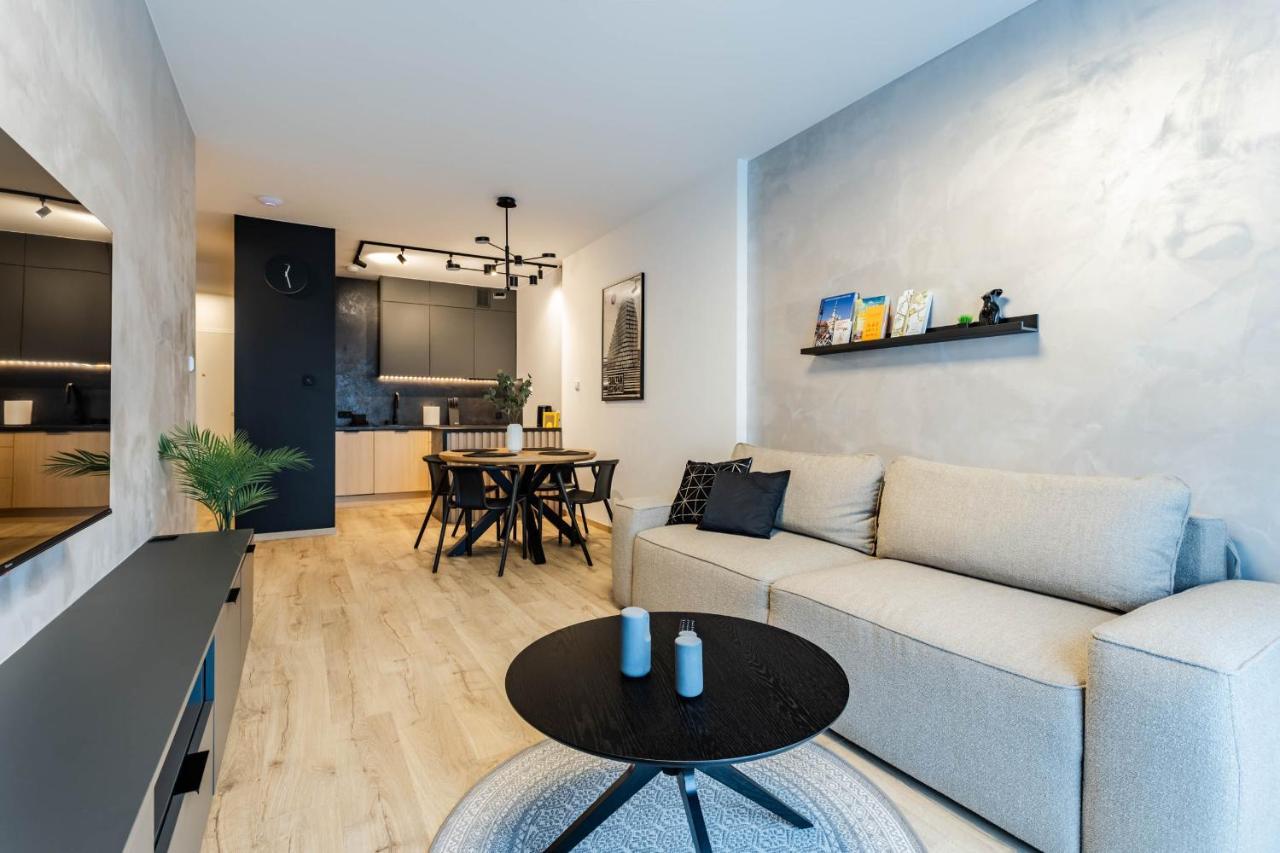 Klimatyzowany Apartament Very Berry Z Parkingiem W Poznaniu By Noclegi Renters エクステリア 写真