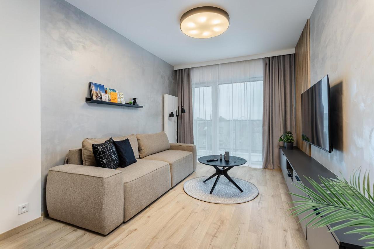 Klimatyzowany Apartament Very Berry Z Parkingiem W Poznaniu By Noclegi Renters エクステリア 写真