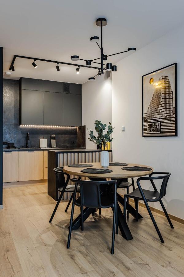 Klimatyzowany Apartament Very Berry Z Parkingiem W Poznaniu By Noclegi Renters エクステリア 写真