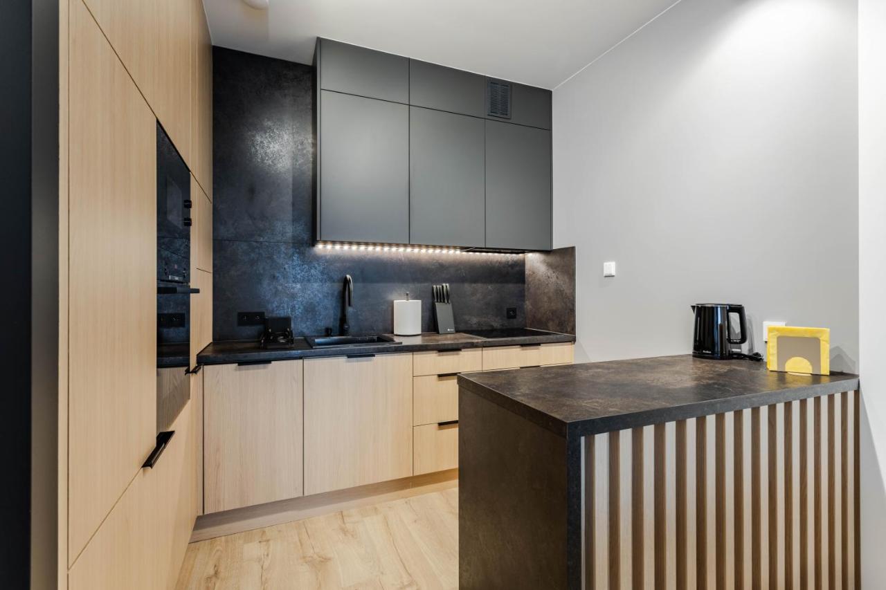 Klimatyzowany Apartament Very Berry Z Parkingiem W Poznaniu By Noclegi Renters エクステリア 写真